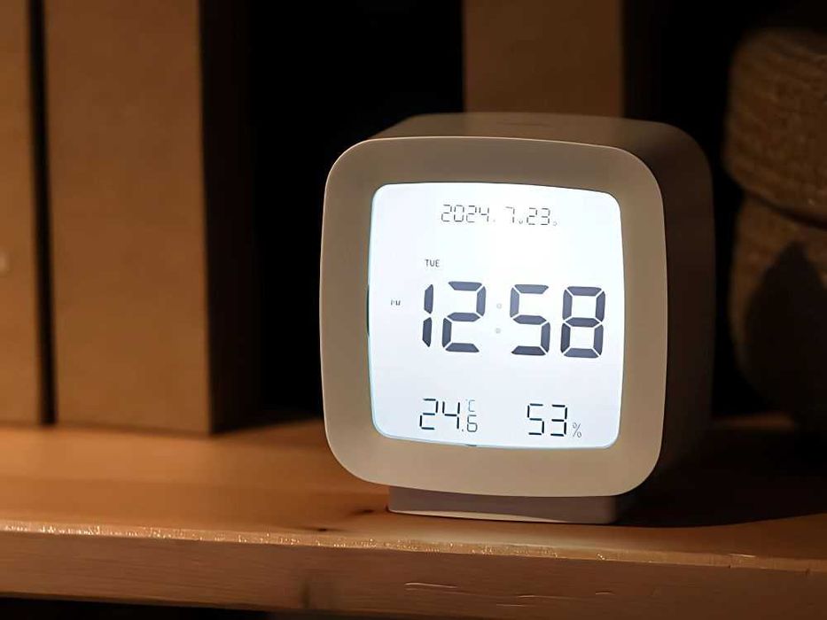Zegar Cyfrowy Budzik LCD Temperatura Wilgotność Data Biały