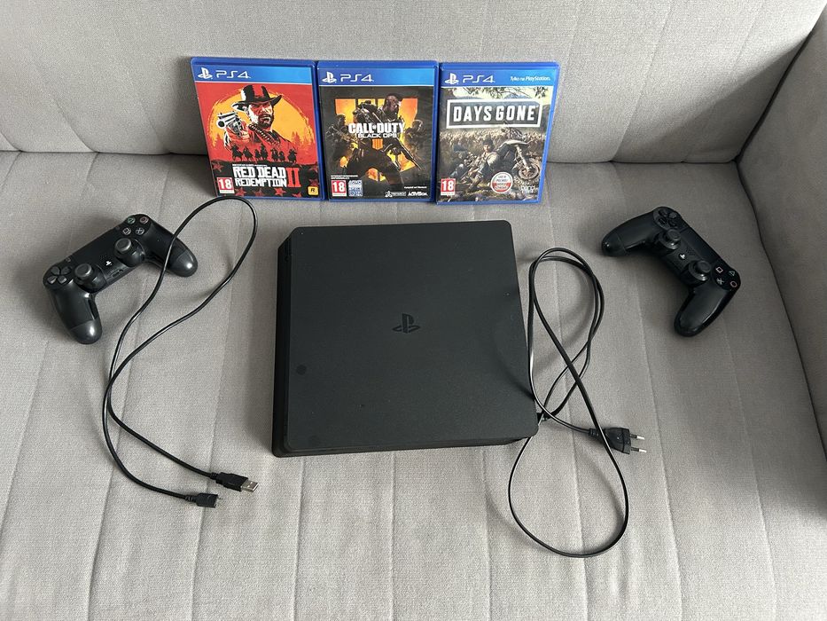 Konsola Playstation 4 z dwoma padami i 3 grami GRATIS