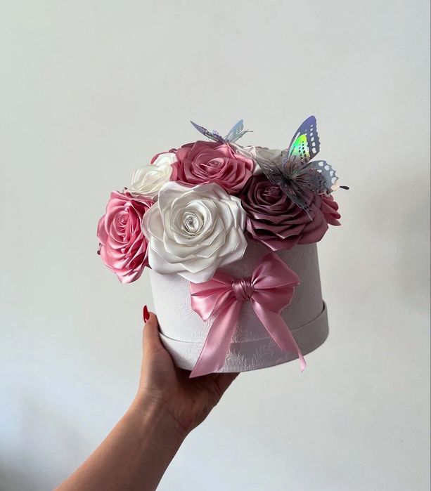 Tworzę bukiety z wiecznych róż ze wstążki