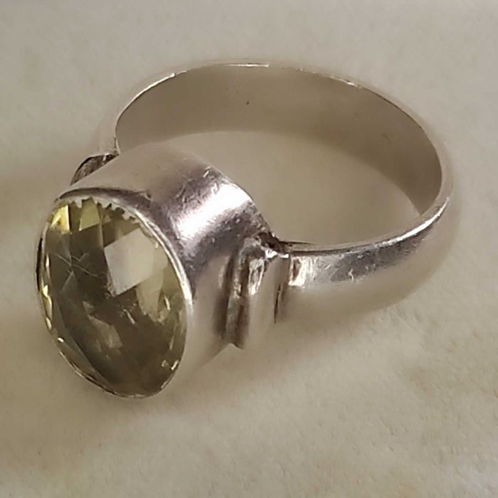 Продам серебряное кольцо с цитрином
