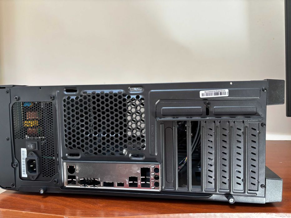 Gabinete PC com fonte de alimentação e ventoinhas