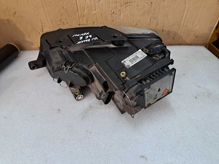 Lampa prawa przód xenon  Volkswagen Passat B6 LA7T -752D