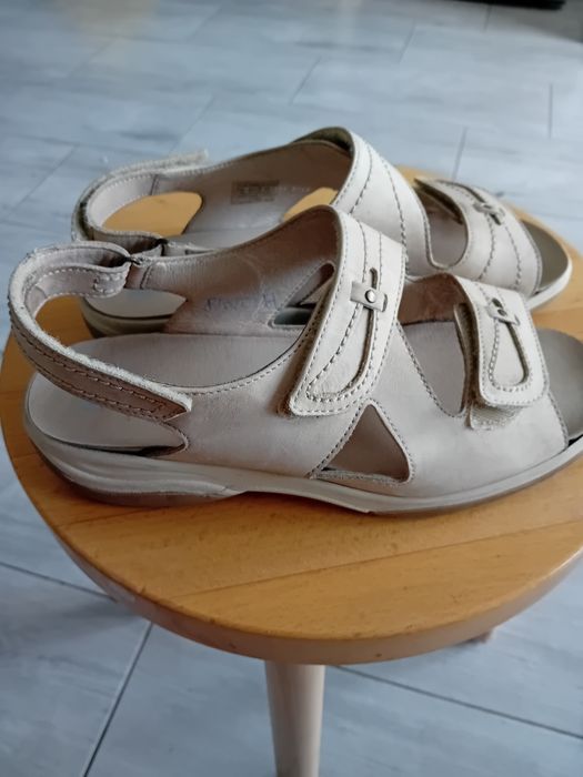 Świetne wygodne sandały skórzane firmy Ara rozmiar 26 cm