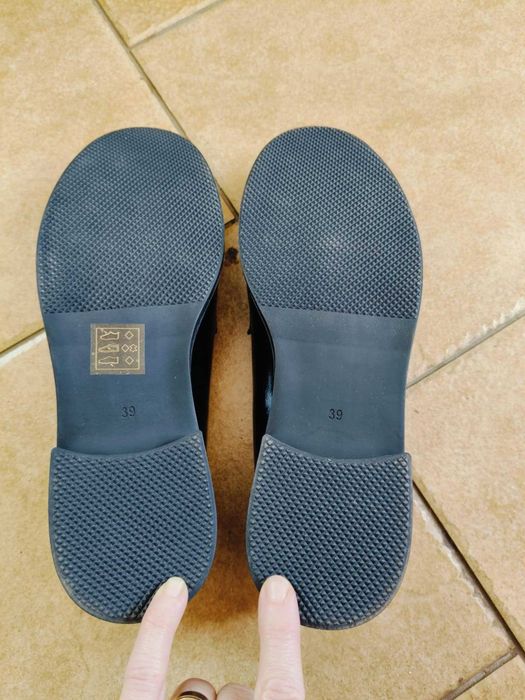 Buty damskie, mokasyny,  39, czarne, prawie nowe