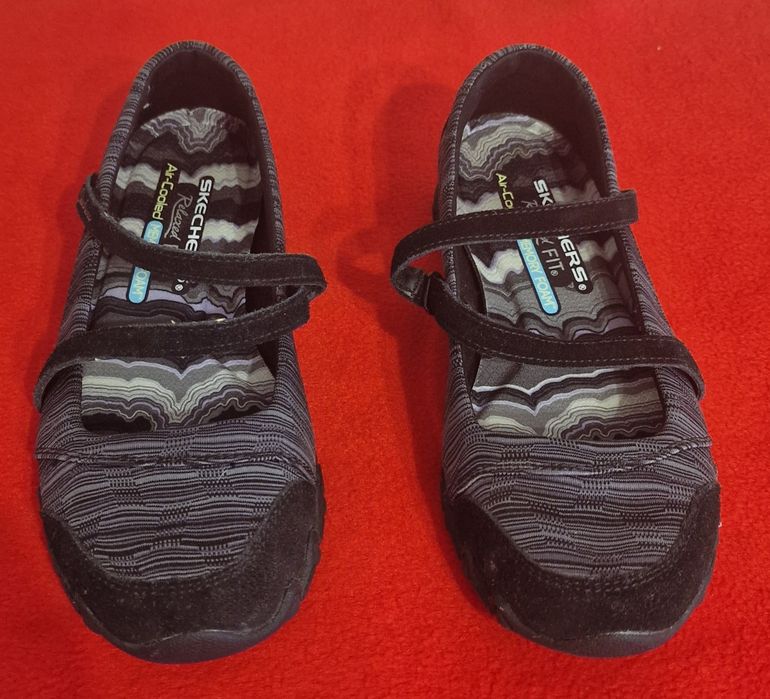 Sabrinas skechers 35