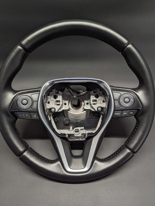 Kierownica Toyota Auris ll świeżo obszyta