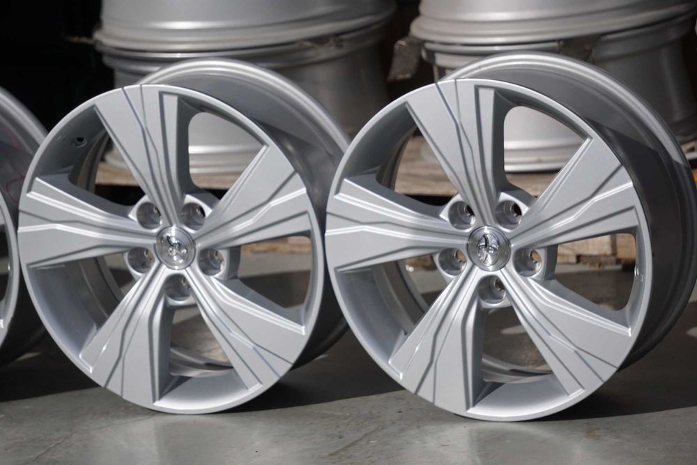 Alufelgi oryginał Toyota 5x114,3 6,5Jx17 et35 cb60,1mm srebrne 2023r!