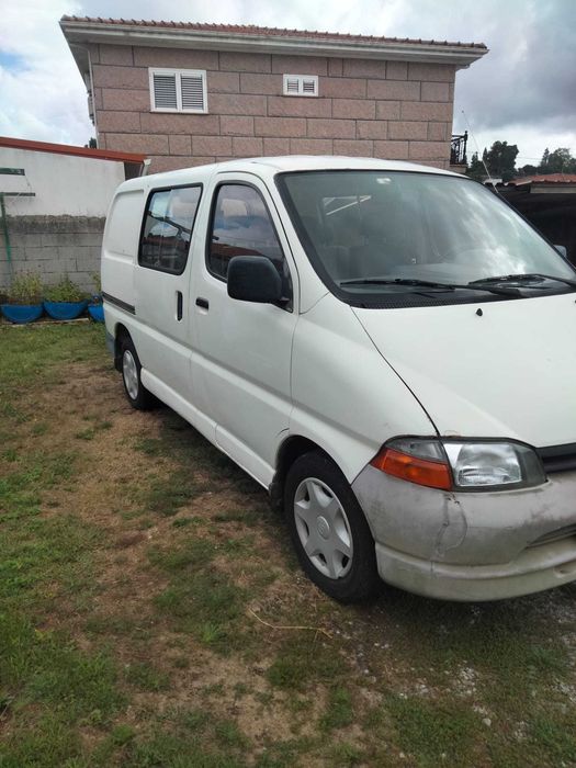 Toyota Hiace 2.5 - 6 lugares