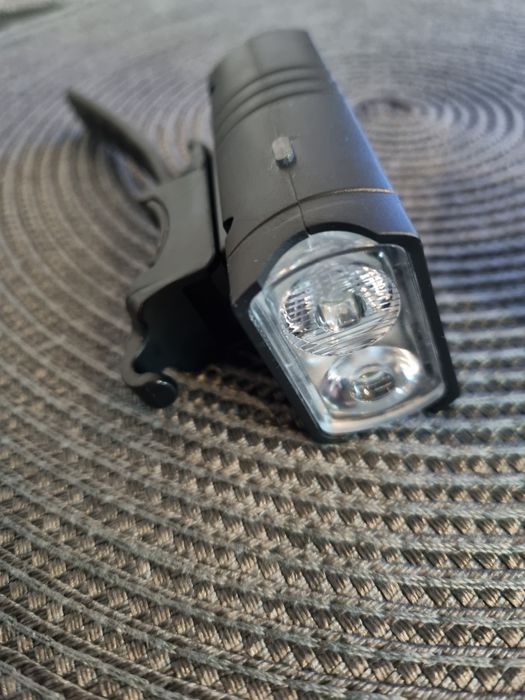 Lampka rowerowa przednia LED USB C
