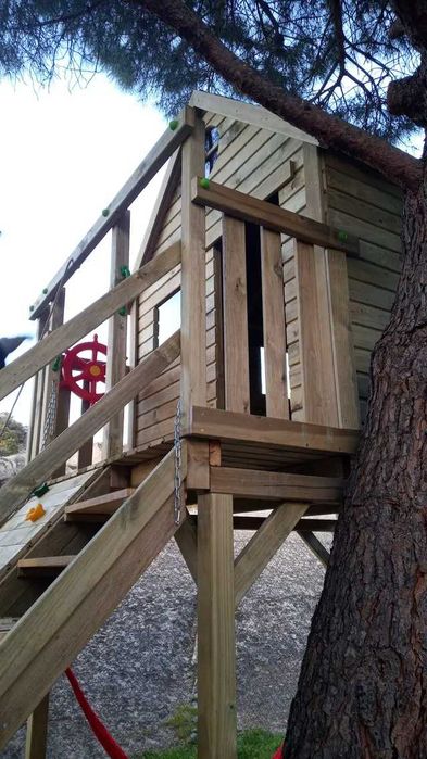 CASINHA NA ARVORE INSTALADA NO TEU JARDIM.