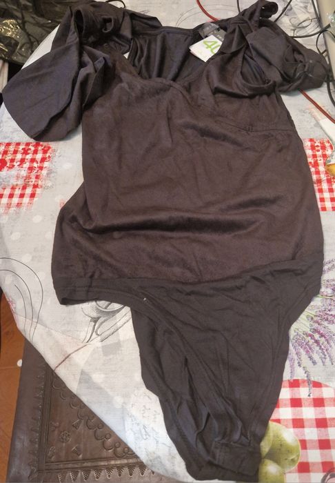 Vendo t-shirts, vestidos novos