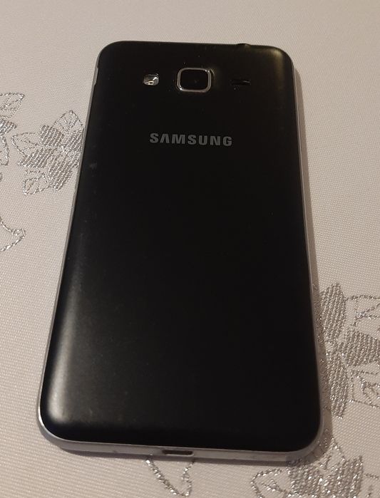 Dwa telefony SM -J320FN + "Plecki"