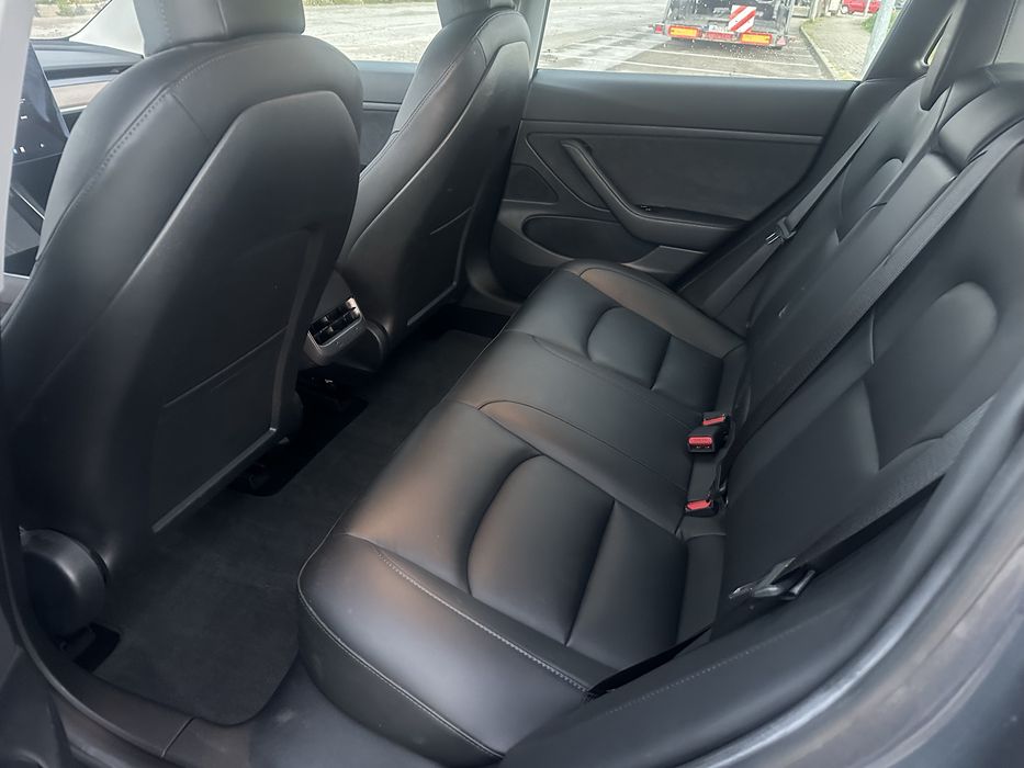 Tesla Model 3 SR Plus