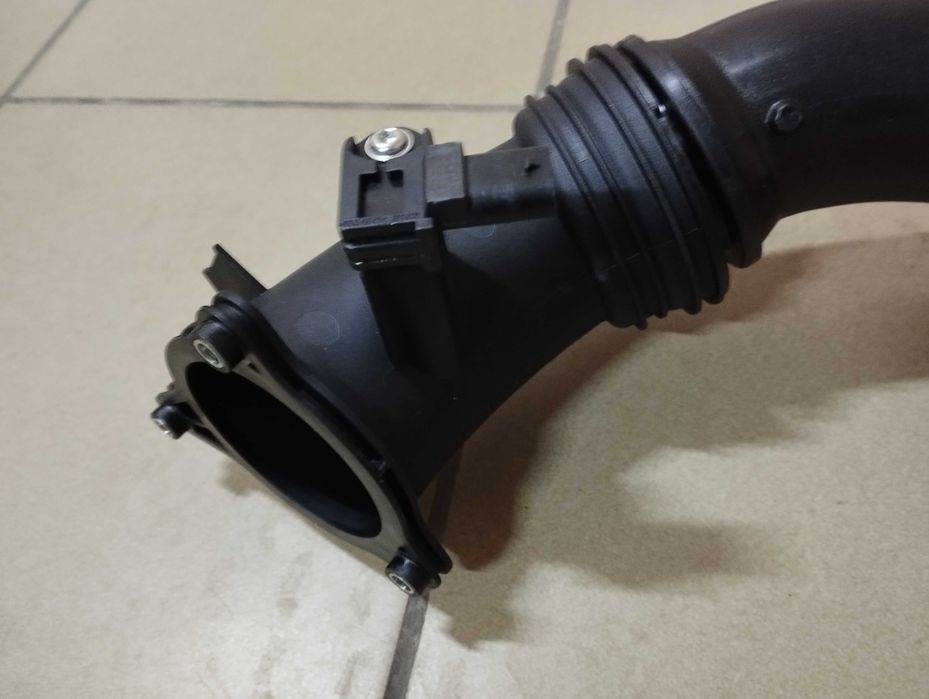BMW X3 G01 X5 G05 7 G11 3 G20 5 G30 4 F36 Патрубок повітряний турбіни 13718601683 воздуховод на турбіну