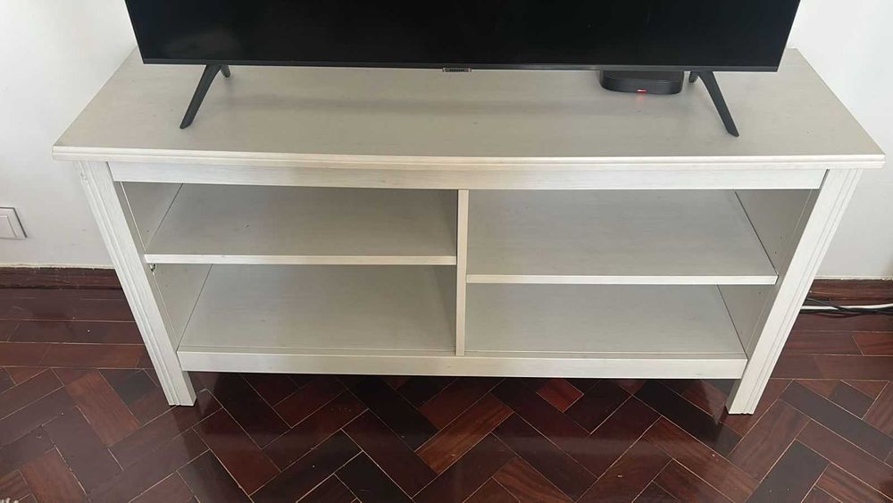 Móvel de televisão IKEA BRUSALI