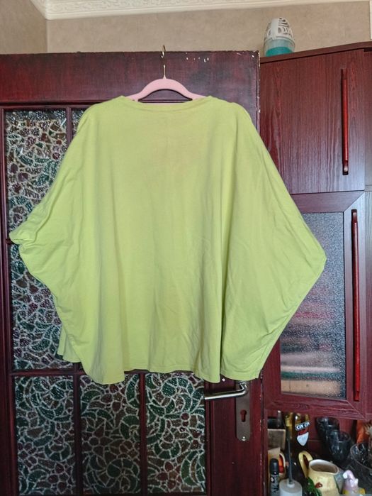 Seledynowa bluza a' La kopnieta