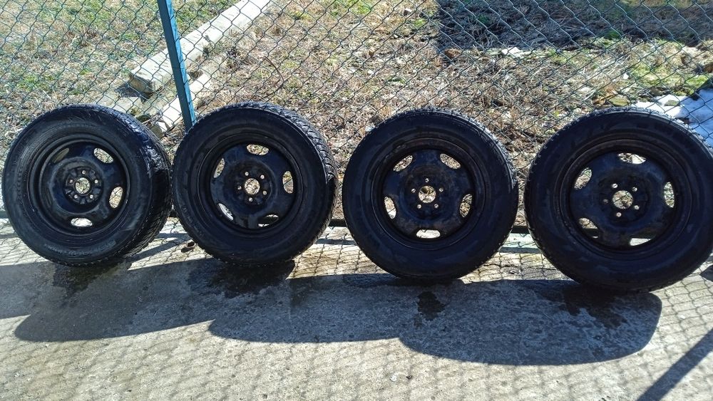 Колеса на мітсубіші ,р 16/215/70 nokian