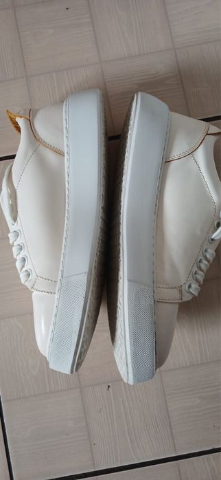 Жіночі білі шкіряні кеди