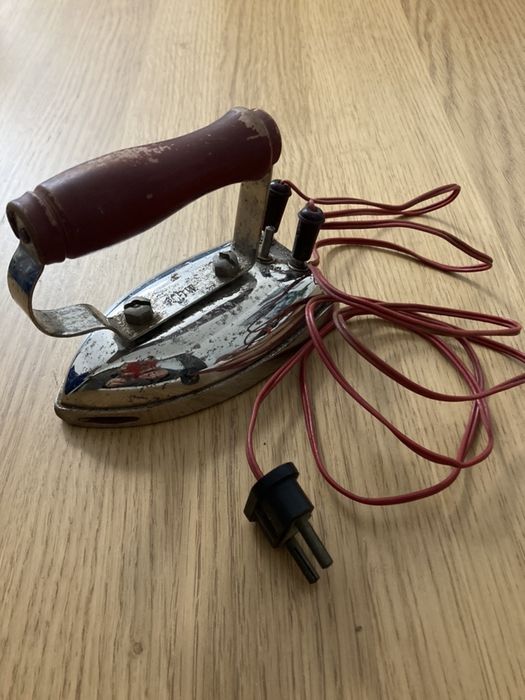 Ferro engomar antigo