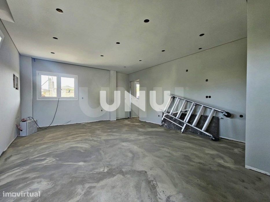 Apartamento T1 - Com Logradouro Agradável
