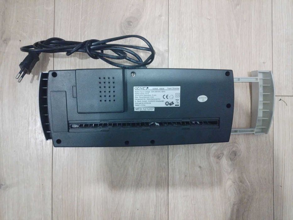 Продам ШРЕДЕР GENIE 250 CD ( ДЛЯ ЗНИЩЕНЯ ПАПЕРУ карток та дисків )