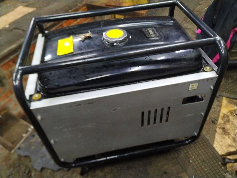 Продам генератор 6 кВт 3 фазы 220/380в