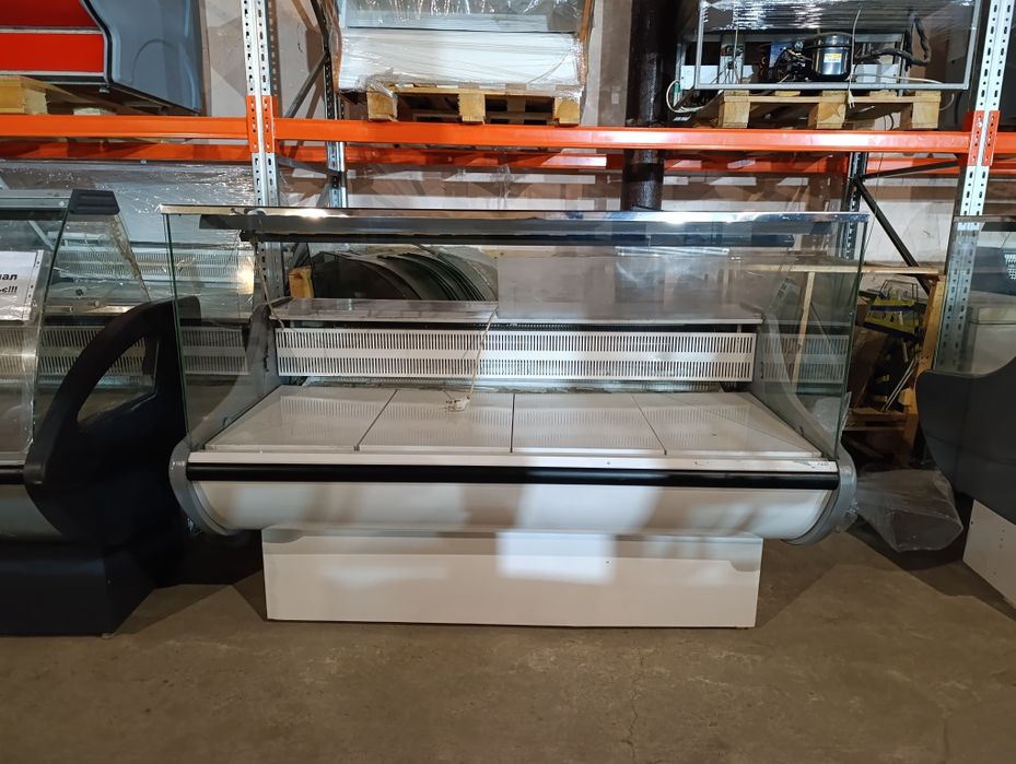 Холодильные витрины (всех размеров)