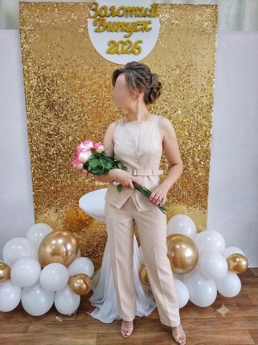 Костюм бежевий розмір S, 42 р
