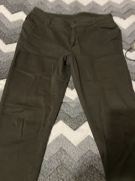 Штани болотного кольору, жіночі, розмір 50-52.