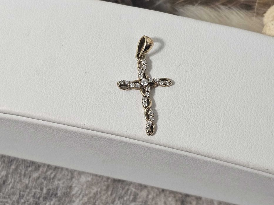 Krzyż CYRKONIE próba 333 Waga 0,51g