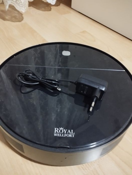 Робот пылесос Redmond