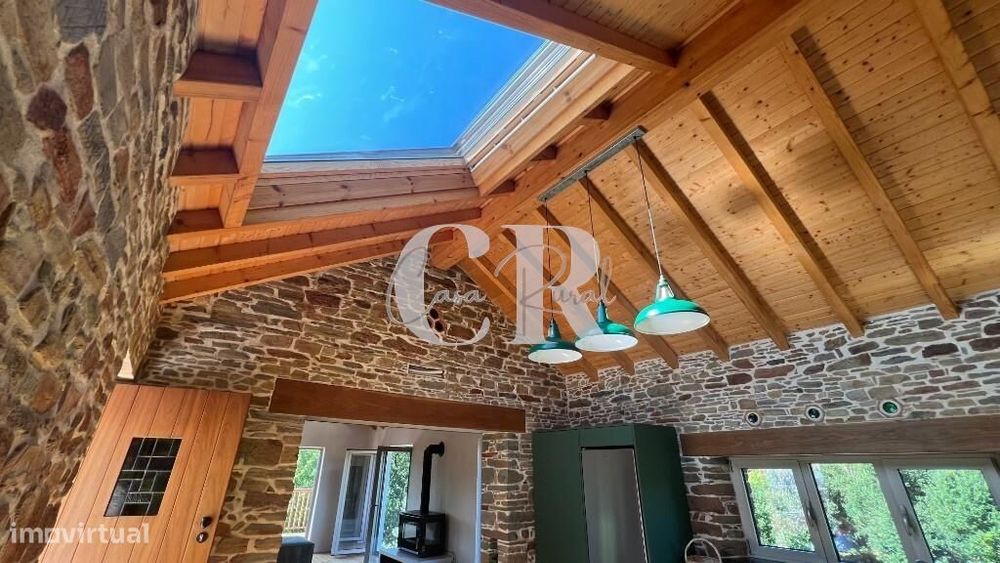 Casa de Pedra Renovada, Ruínas, Riacho, Poços e 15.570m2 de Terreno na