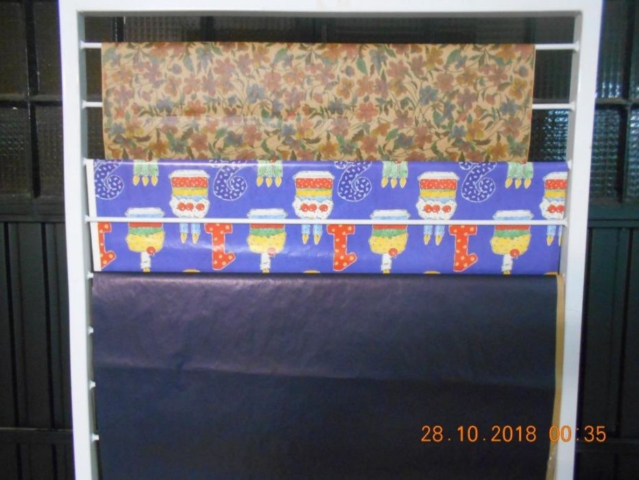 Expositor de Papel com rodas