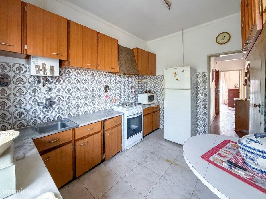 Apartamento T2 c/ Varanda - no Entroncamento