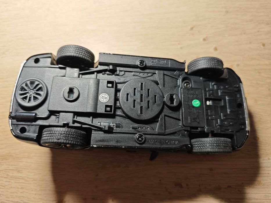 1/32 Miniatura Toyota Land Cruiser LC300