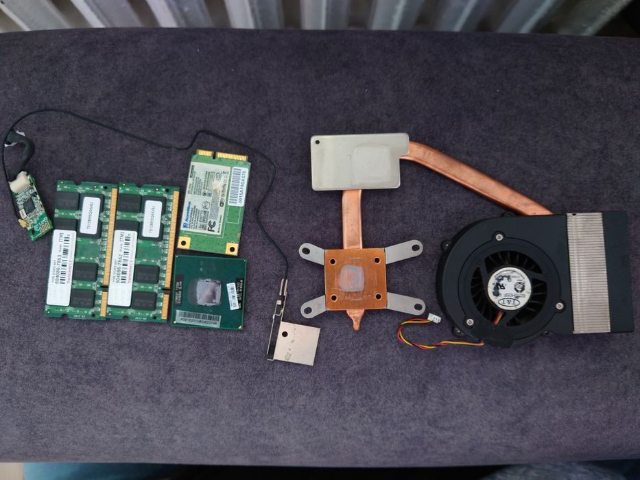 Procesor Intel, pamięć DDR2 667, karta AzureWave, chłodzenie vr610