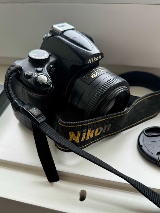 Nikon D5000 + AF-S DX Nikkor 35mm 1:1.8