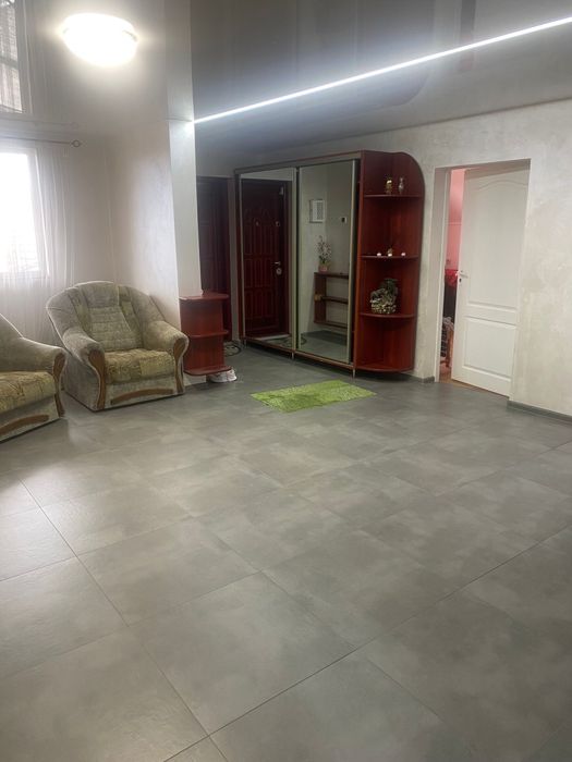 Продам будинок 206 м2 два гаражи приват ділянка 3,5 сотки Берегово