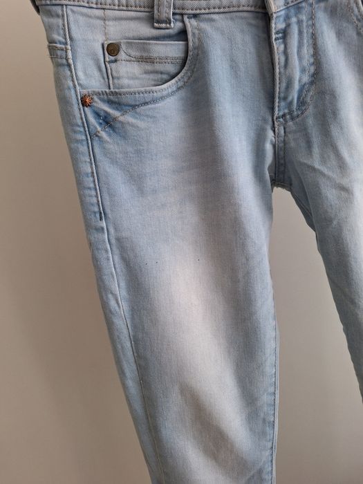 Jasne jeansy BERSka 34