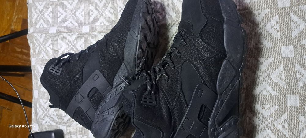 Кросівки зимові жіночі