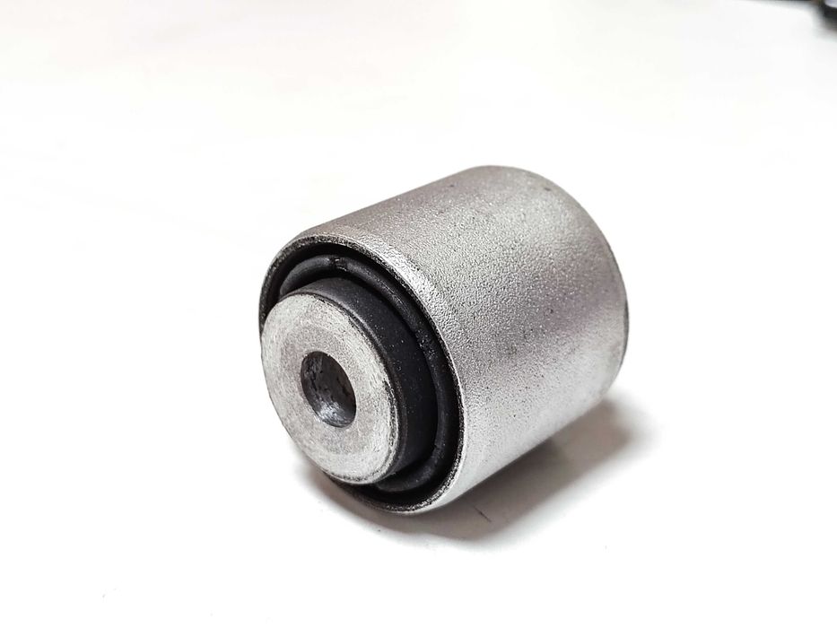 Сайлентблок задней цапфы кулака Jeep Cherokee KL Chrysler 200