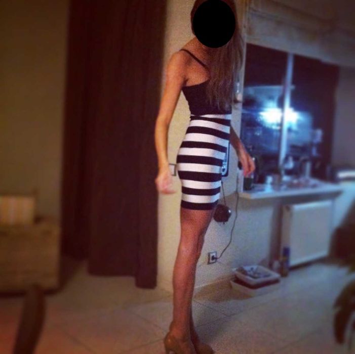 Sukienka bandażowa czara biała paski