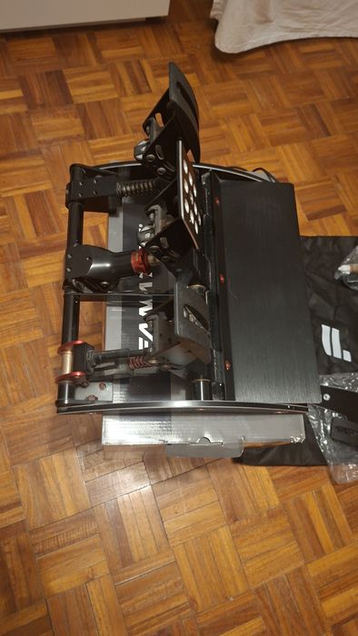 vendo pedal Fanatec V3 com brake performance kit