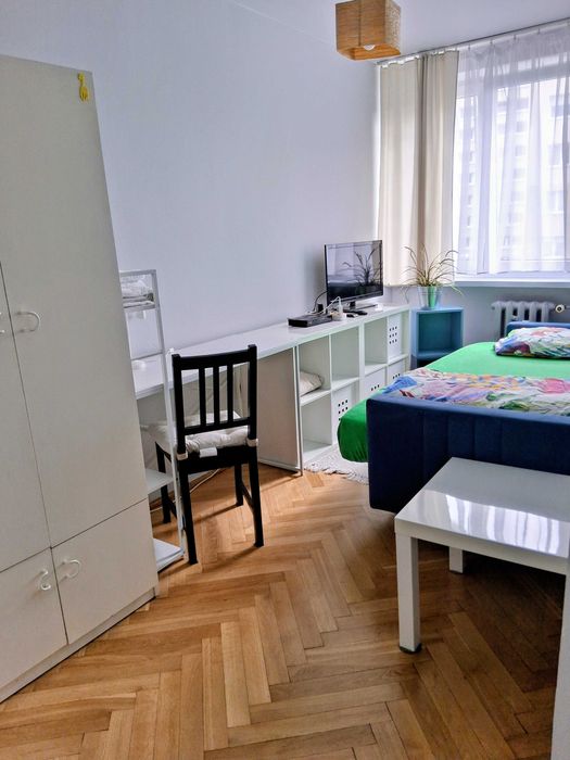BEZ KAUCJI- POKÓJ -dla kobiety- w mieszkaniu 3 pok - GDYNIA