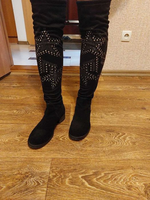 Продам демисезонные женские сапоги