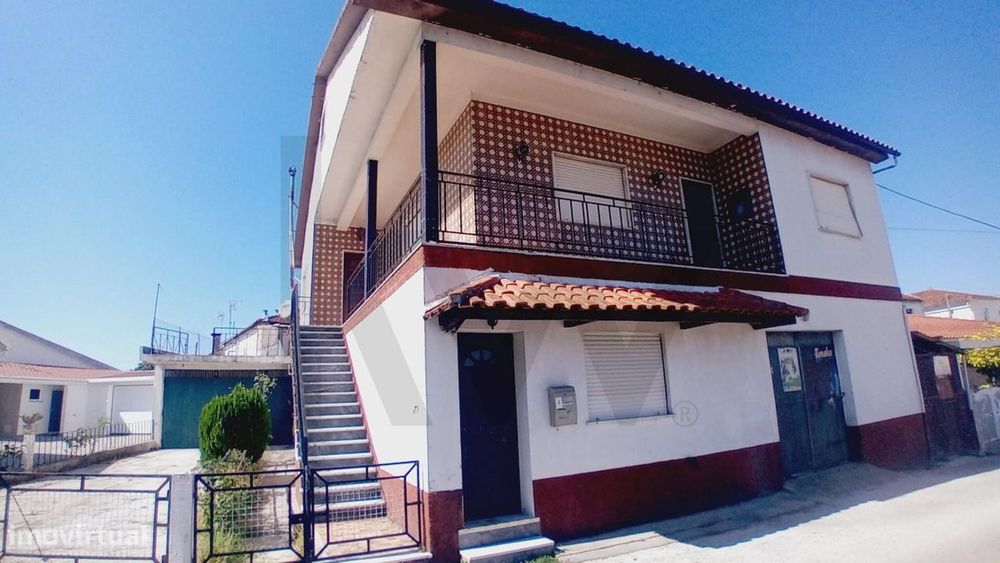 T4 House with Warehouse and Rustic Land – Paleão, Soure