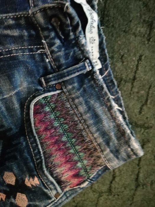 Продам шорты рваные.