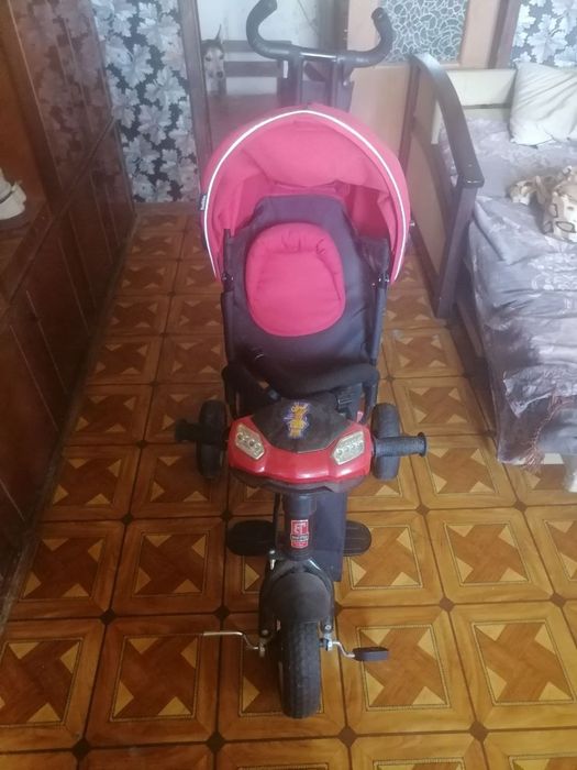 Продам трёхколёсный велосипед с родительской ручкой.