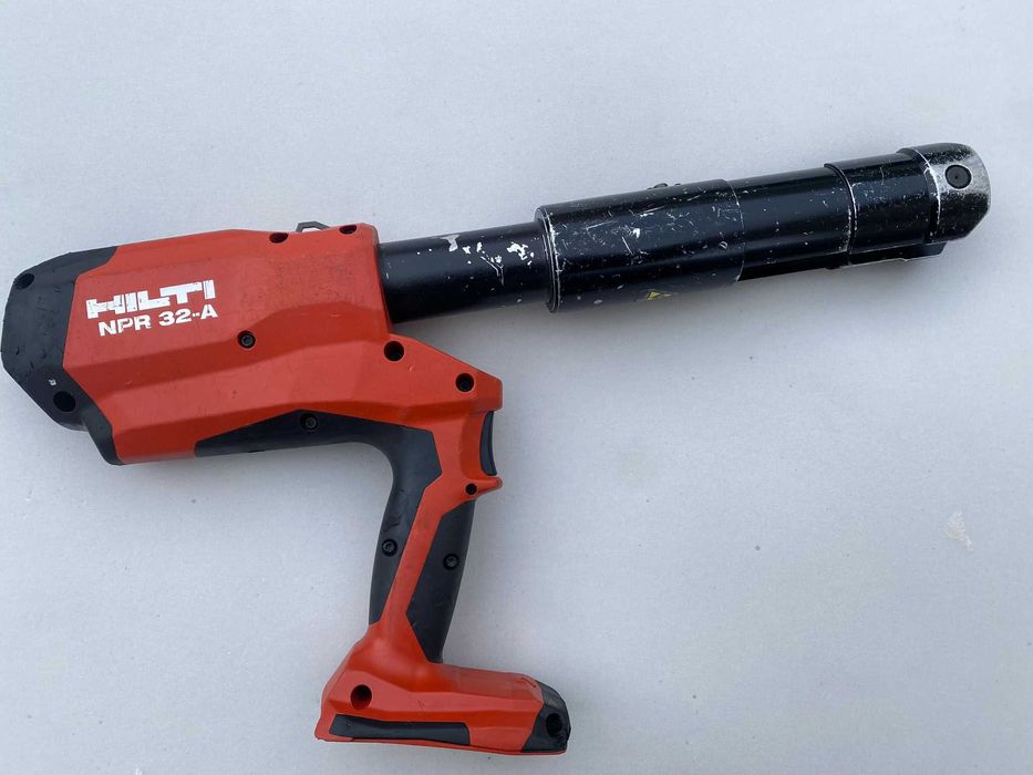 HILTI  zaciskarka do rur NPR 32-A  pistoletowa
