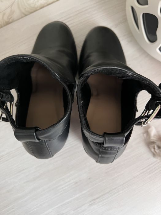 Ботіночки Primark на широкому каблуку 37 розмір.